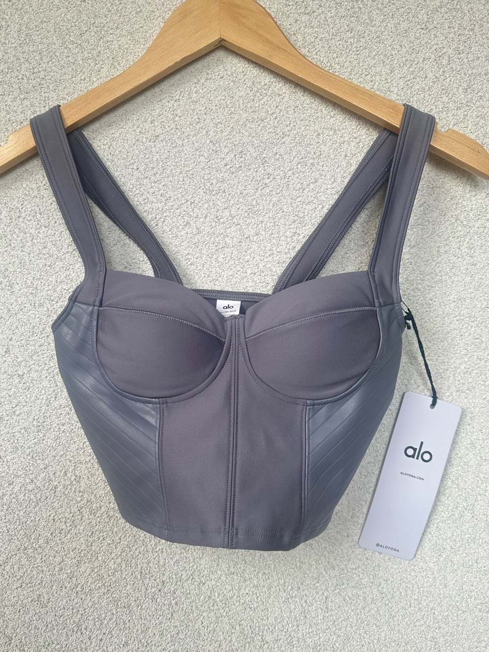 NWT Alo Yoga Airlift Winter Warm Supermoto Cropped Tank XS Fog Gray Built-In Bra